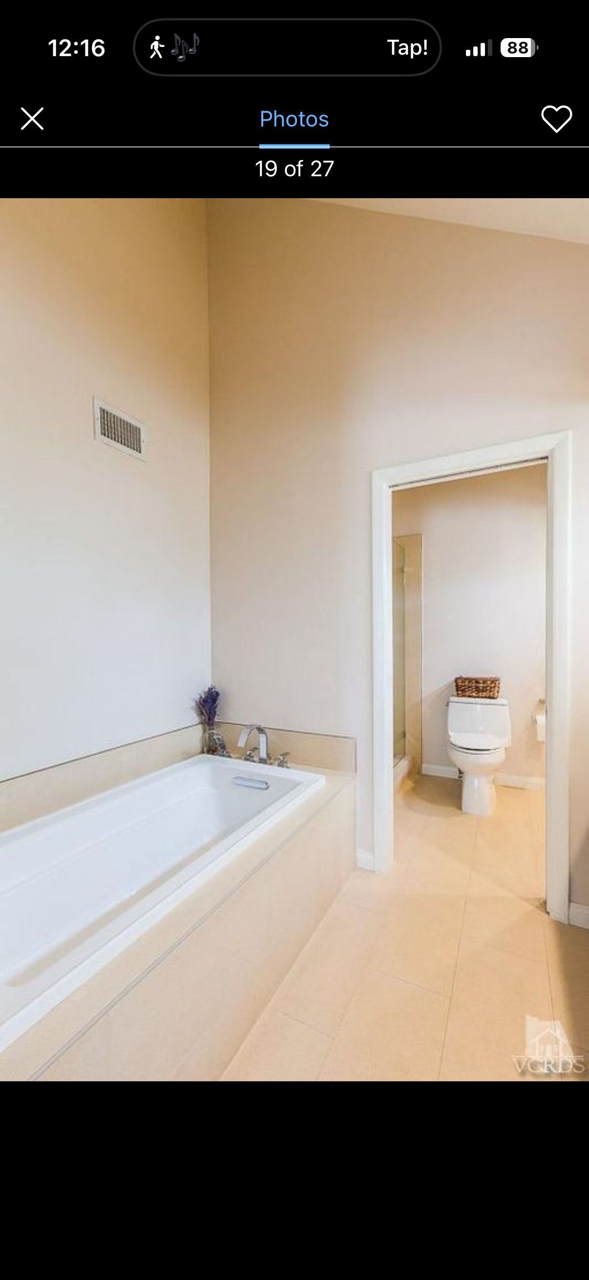 Bathroom tub